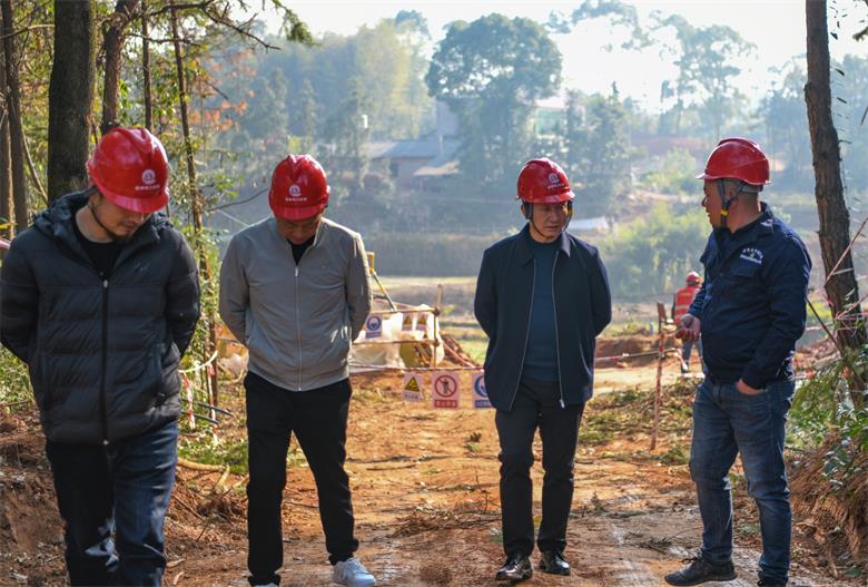 公司領(lǐng)導(dǎo)考察“湖南湘潭錦石220千伏輸電工程”施工進(jìn)展情況